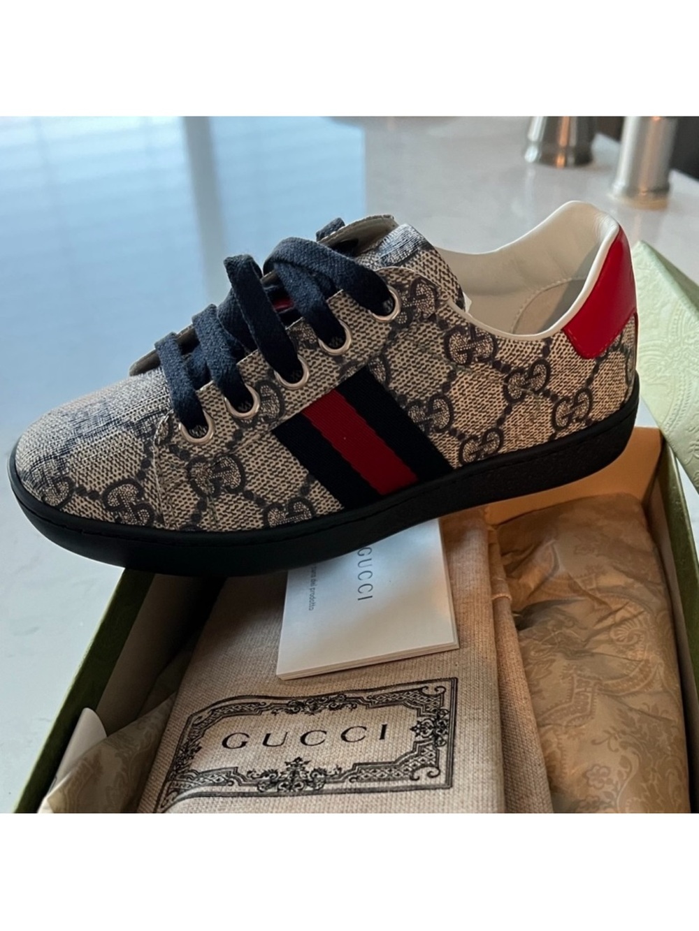 Gucci Kids GG Supreme Low-Top Sneaker in Beige, Navy & Red